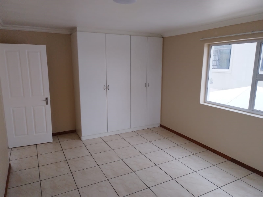 To Let 5 Bedroom Property for Rent in Strand Central Western Cape